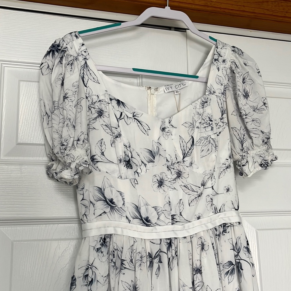Beautiful IVY City dress this is new with tags!!